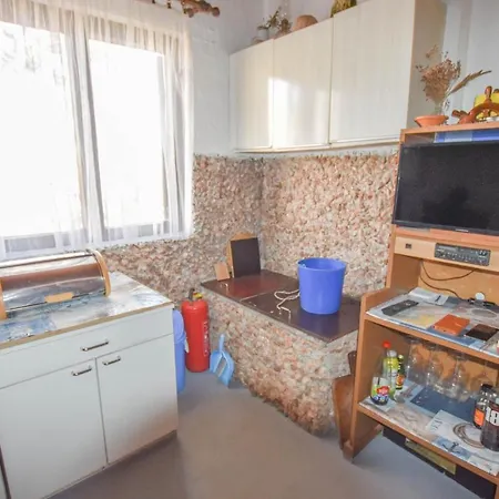 Semesterbostad House Mandica *